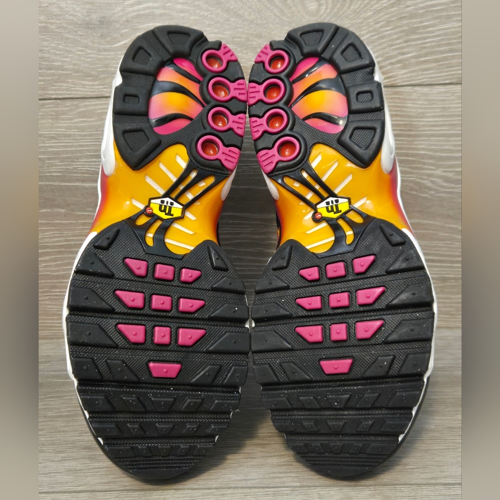 Nike Air Max Plus TN Size 6Y (GS) Fits 7.5W Black Active Pink White DX9264-001 - Picture 5 of 6